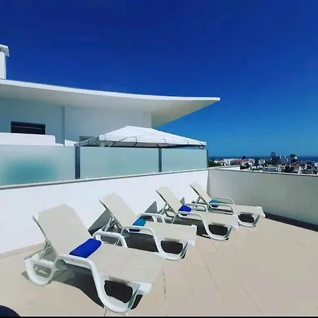 Апартаменти Penthouse With Sea Views
